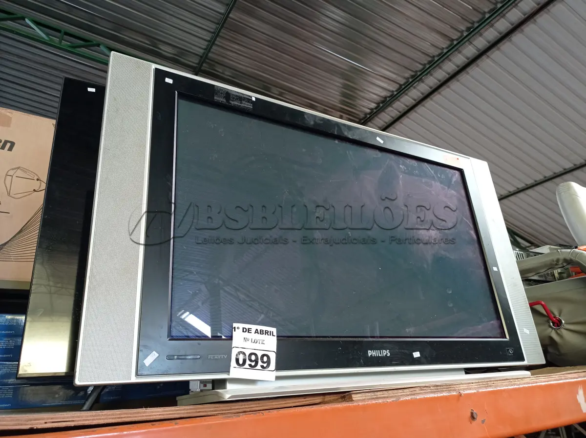 LOTE 099 - 02 TV’S MARCAS E MODELOS DIVERSOS PARA RETIRADA DE PEÇAS. (NO ESTADO) ATENÇÃO! FAZER A VISITAÇÃO ANTES DE ARREMATAR, NÃO SABEMOS SE FUNCIONA. LEILÃO NÃO TEM GARANTIA E NEM DEVOLUÇÃO, SUJEITO A POSSÍVEIS AVARIAS VISÍVEIS/OCULTAS E/OU AUSÊNCIA DE COMPONENTES.
