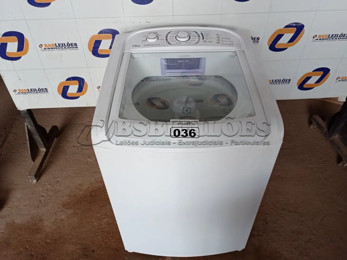 LOTE 036 - 01 MÁQUINA DE LAVAR ROUPAS EASY CLEAN ELECTROLUX 220V MODELO: LE515. (WASHER MACHINE) (NO ESTADO) BF8674A
