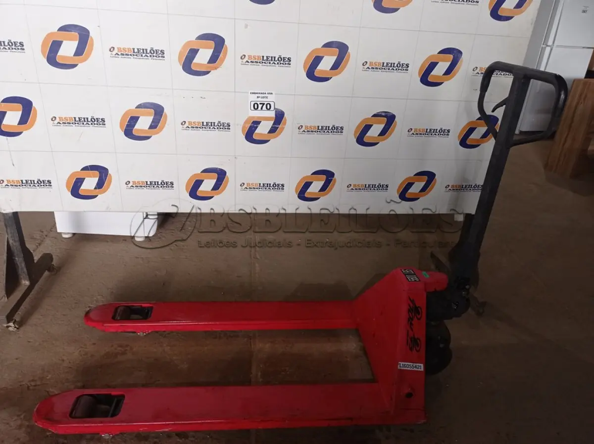 LOTE 070 - 01 PALETEIRA VERMELHA. (PALLET JACKS RED) (NO ESTADO) 0000002