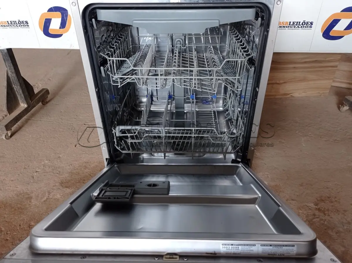 LOTE 029 - 01 LAVA LOUÇAS BRASTEMP 110V MODELO: BLF14ARANA. (DISHWASHER) (NO ESTADO) BF8667B