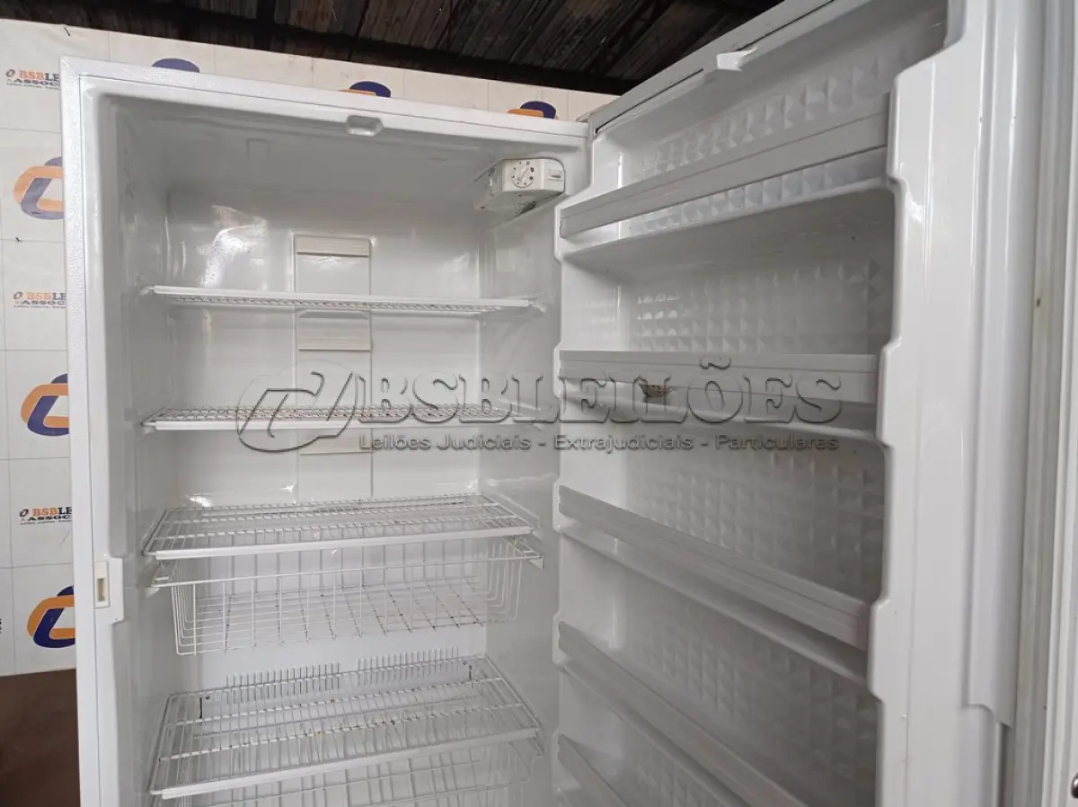 LOTE 019 - 01 FREEZER WHIRLPOOL IMPORTADO MODELO: EV250NXRQ04.  (NO ESTADO) BF8518V