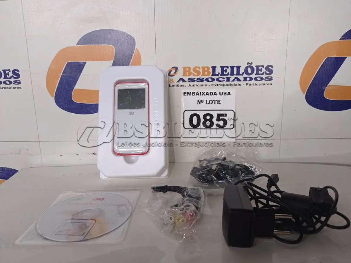 LOTE 085 - 01 PROJETOR FILMADORA 3M. (NO ESTADO) (CAMCORDER) AV9702B