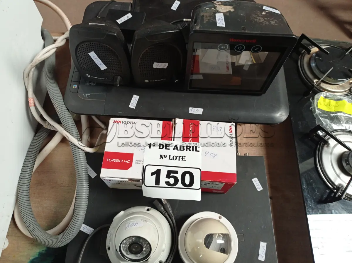 LOTE 150 - 01 DVR, 04 CÂMERAS, 01 LEITOR DE CÓDIGO DE BARRAS, 01 IMPRESSORA JATO DE TINTA E 02 CAIXINHAS DE SOM. (NO ESTADO) ATENÇÃO! FAZER A VISITAÇÃO ANTES DE ARREMATAR, NÃO SABEMOS SE FUNCIONA. LEILÃO NÃO TEM GARANTIA E NEM DEVOLUÇÃO, SUJEITO A POSSÍVEIS AVARIAS VISÍVEIS/OCULTAS E/OU AUSÊNCIA DE COMPONENTES.