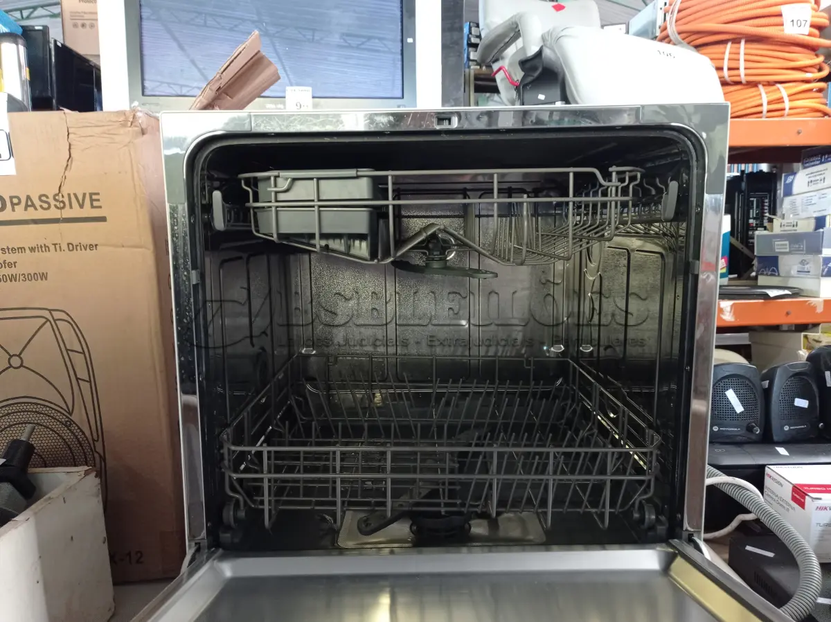 LOTE 151 - 01 LAVA LOUÇAS MARCA ELECTROLUX. (NO ESTADO) ATENÇÃO! FAZER A VISITAÇÃO ANTES DE ARREMATAR, NÃO SABEMOS SE FUNCIONA. LEILÃO NÃO TEM GARANTIA E NEM DEVOLUÇÃO, SUJEITO A POSSÍVEIS AVARIAS VISÍVEIS/OCULTAS E/OU AUSÊNCIA DE COMPONENTES.