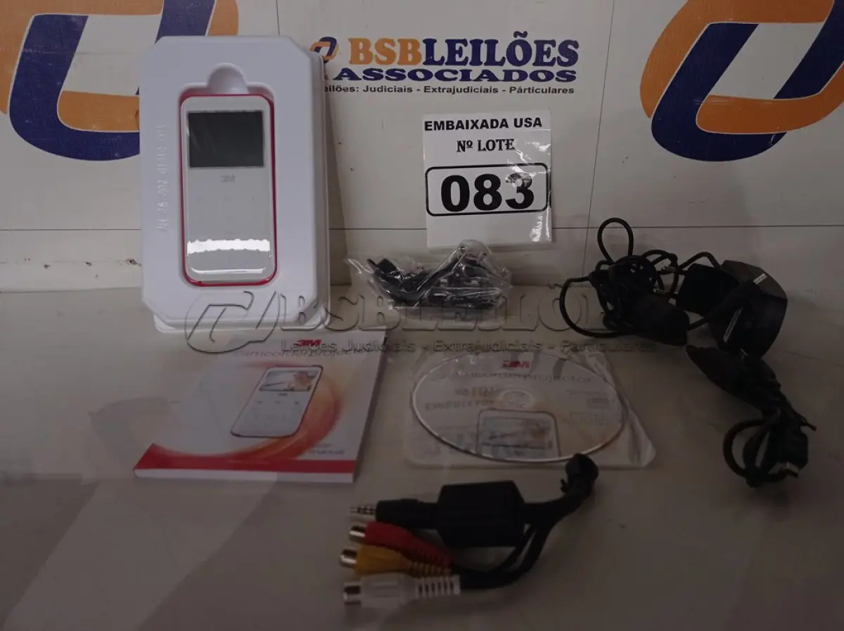 LOTE 083 - 01 PROJETOR FILMADORA 3M. (NO ESTADO) (CAMCORDER) AV9701Y
