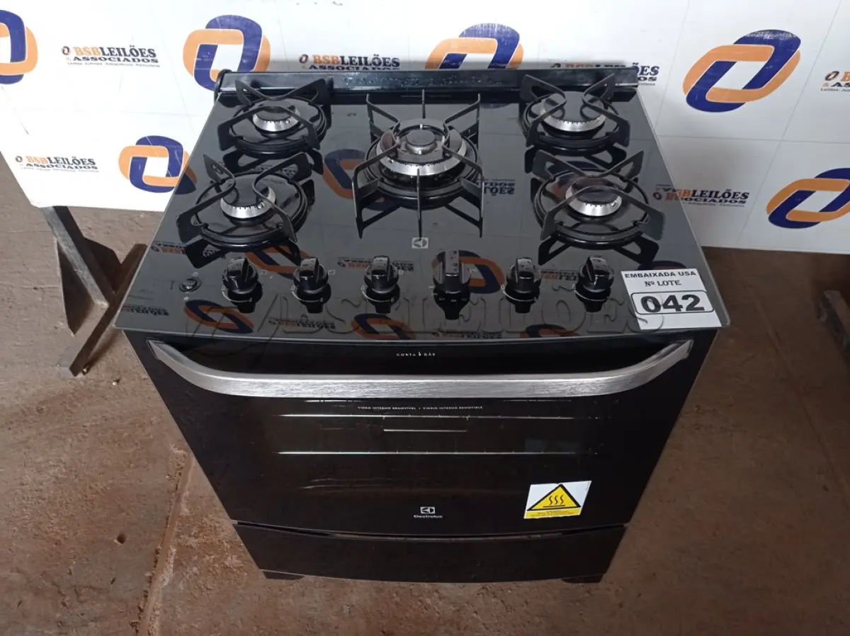 LOTE 042 - 01 FOGÃO 05 BOCAS ELECTROLUX 110/220V. (STOV 5 FLAMES) (NO ESTADO) BF8678P