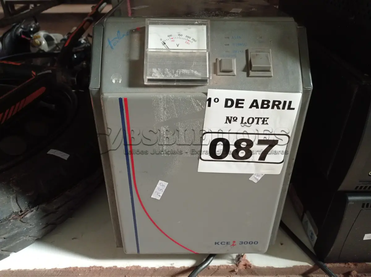 LOTE 087 - 01 AUTOTRANSFORMADOR MODELO KCE 3000. (NO ESTADO) ATENÇÃO! FAZER A VISITAÇÃO ANTES DE ARREMATAR, NÃO SABEMOS SE FUNCIONA. LEILÃO NÃO TEM GARANTIA E NEM DEVOLUÇÃO, SUJEITO A POSSÍVEIS AVARIAS VISÍVEIS/OCULTAS E/OU AUSÊNCIA DE COMPONENTES.