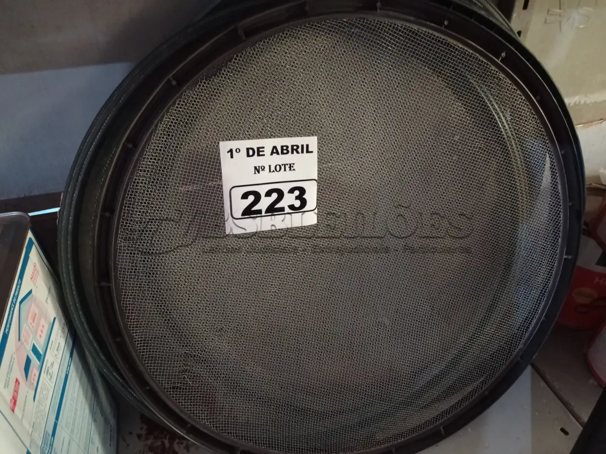 LOTE 223 - 05 PENEIRAS DIVERSAS. (NO ESTADO) ATENÇÃO! FAZER A VISITAÇÃO ANTES DE ARREMATAR, NÃO SABEMOS SE FUNCIONA. LEILÃO NÃO TEM GARANTIA E NEM DEVOLUÇÃO, SUJEITO A POSSÍVEIS AVARIAS VISÍVEIS/OCULTAS E/OU AUSÊNCIA DE COMPONENTES.