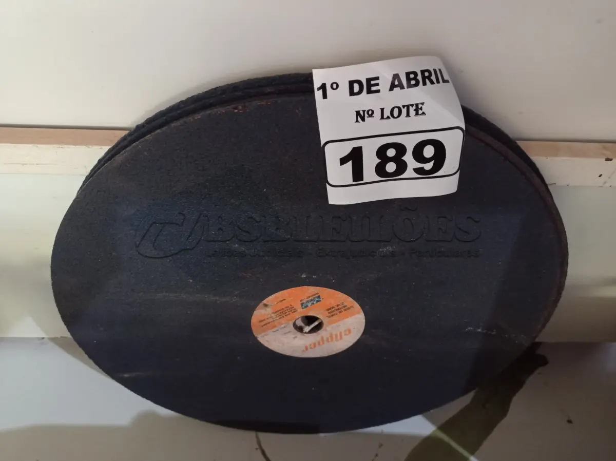 LOTE 189 - 05 DISCOS DE CORTE. (NO ESTADO) ATENÇÃO! FAZER A VISITAÇÃO ANTES DE ARREMATAR, NÃO SABEMOS SE FUNCIONA. LEILÃO NÃO TEM GARANTIA E NEM DEVOLUÇÃO, SUJEITO A POSSÍVEIS AVARIAS VISÍVEIS/OCULTAS E/OU AUSÊNCIA DE COMPONENTES.
