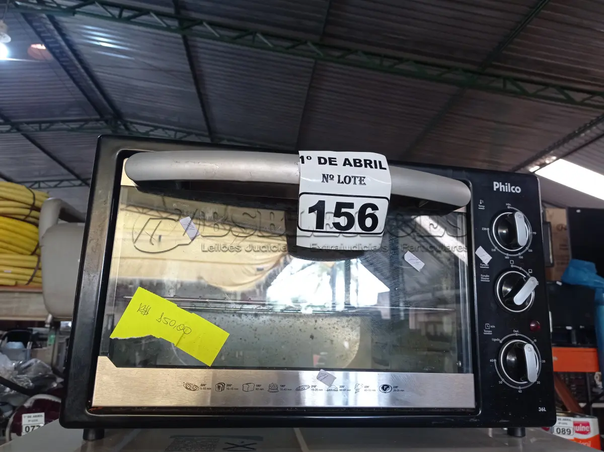 LOTE 156 - 01 FORNO ELÉTRICO MARCA PHILCO. (NO ESTADO) ATENÇÃO! FAZER A VISITAÇÃO ANTES DE ARREMATAR, NÃO SABEMOS SE FUNCIONA. LEILÃO NÃO TEM GARANTIA E NEM DEVOLUÇÃO, SUJEITO A POSSÍVEIS AVARIAS VISÍVEIS/OCULTAS E/OU AUSÊNCIA DE COMPONENTES.