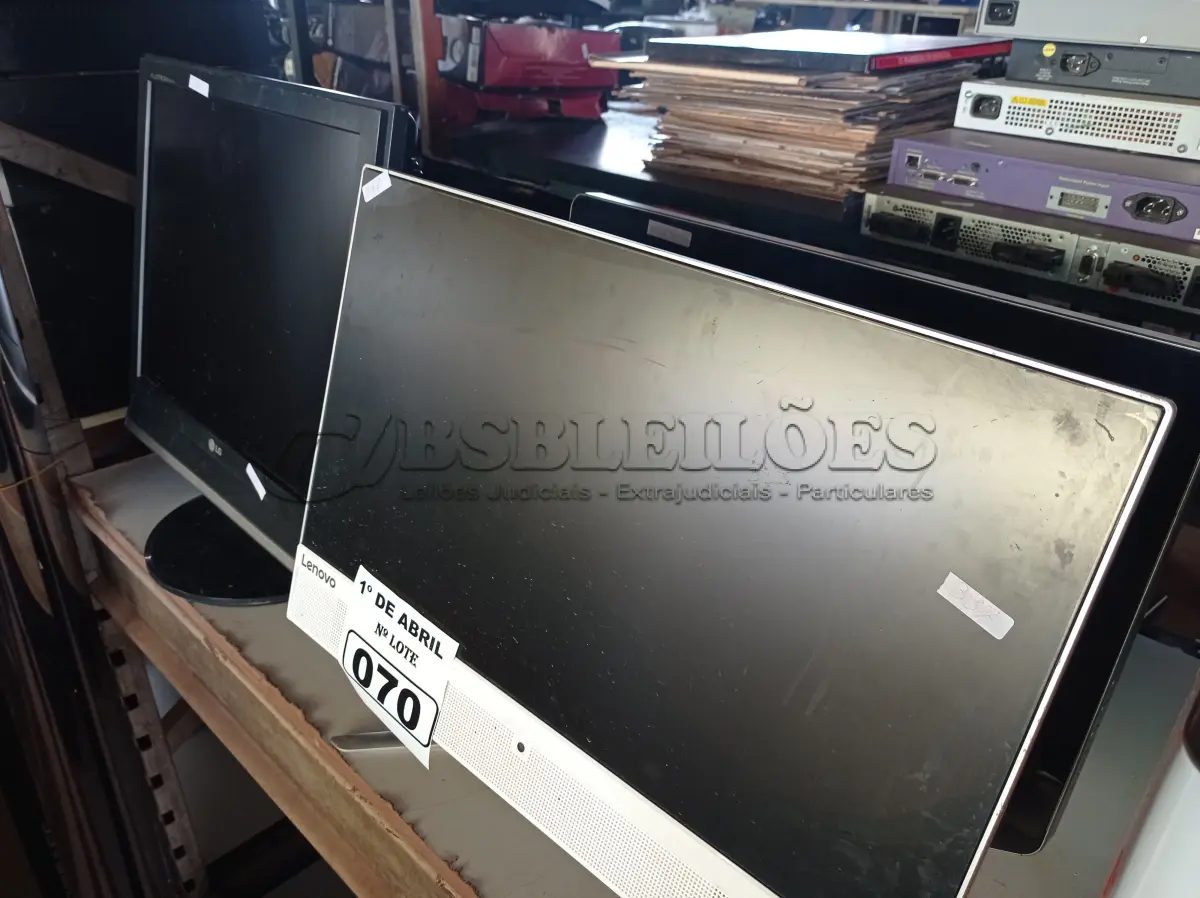 LOTE 070 - 07 MONITORES MARCAS E MODELOS DIVERSOS PARA RETIRADA DE PEÇAS. (NO ESTADO) ATENÇÃO! FAZER A VISITAÇÃO ANTES DE ARREMATAR, NÃO SABEMOS SE FUNCIONA. LEILÃO NÃO TEM GARANTIA E NEM DEVOLUÇÃO, SUJEITO A POSSÍVEIS AVARIAS VISÍVEIS/OCULTAS E/OU AUSÊNCIA DE COMPONENTES.