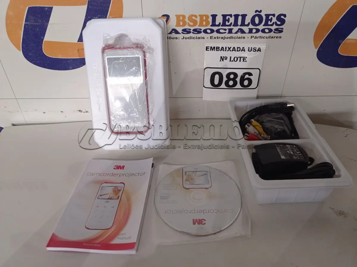 LOTE 086 - 01 PROJETOR FILMADORA 3M. (NO ESTADO) (CAMCORDER) AV9702C