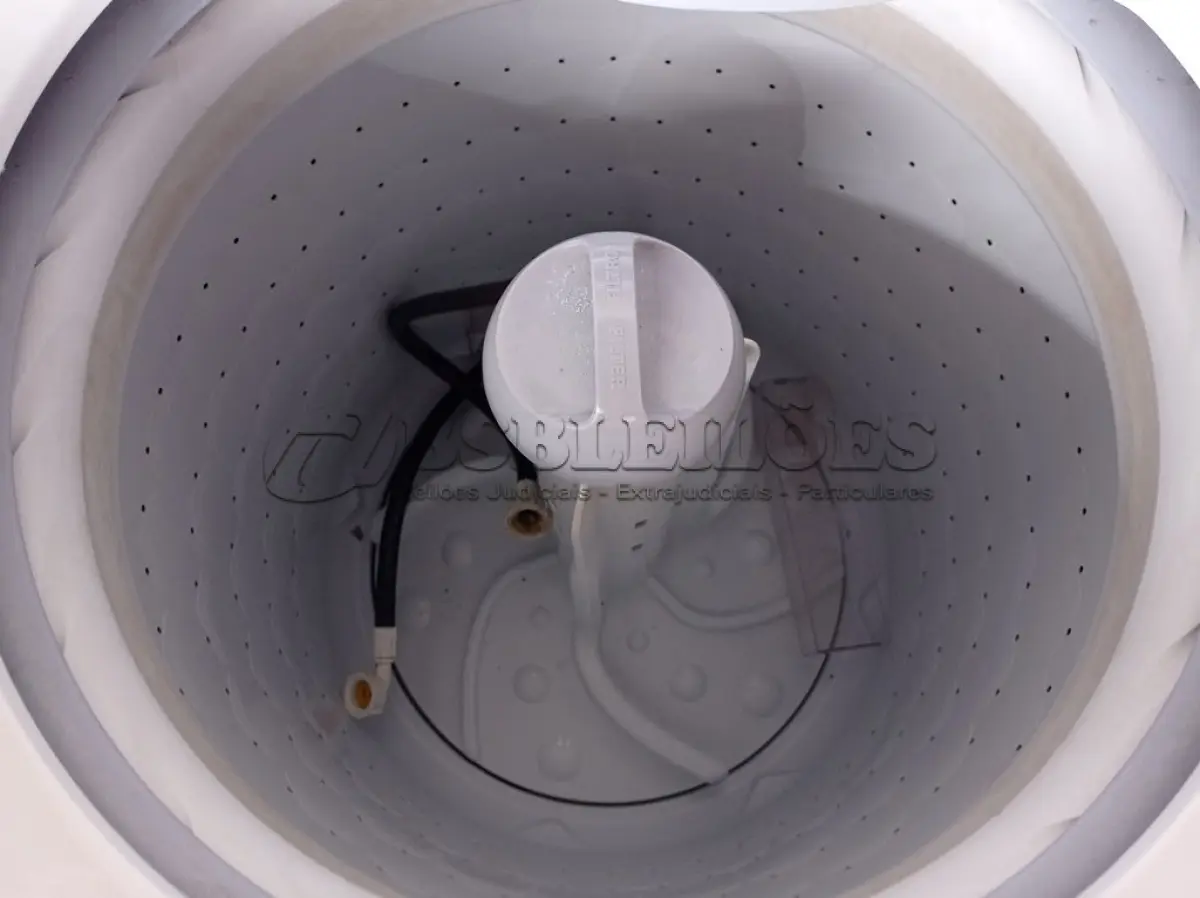 LOTE 050 - 01 MÁQUINA DE LAVAR ROUPAS 15 KG ELECTROLUX 220V MODELO: LE515. (WASHER MACHINE) (NO ESTADO) BH1501N