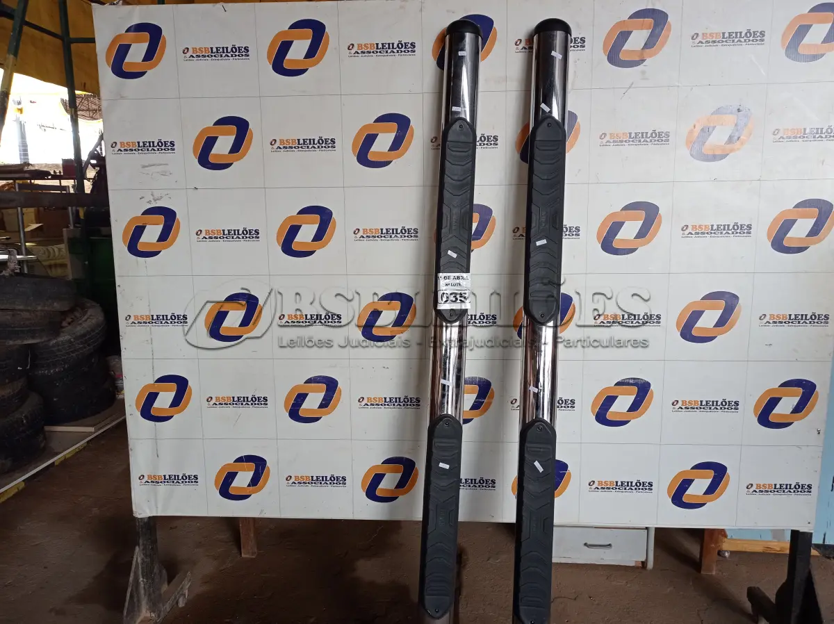 LOTE 035 - 01 PAR DE ESTRIBOS PARA CAMIONETE. (NO ESTADO) ATENÇÃO! FAZER A VISITAÇÃO ANTES DE ARREMATAR, NÃO SABEMOS SE FUNCIONA. LEILÃO NÃO TEM GARANTIA E NEM DEVOLUÇÃO, SUJEITO A POSSÍVEIS AVARIAS VISÍVEIS/OCULTAS E/OU AUSÊNCIA DE COMPONENTES.