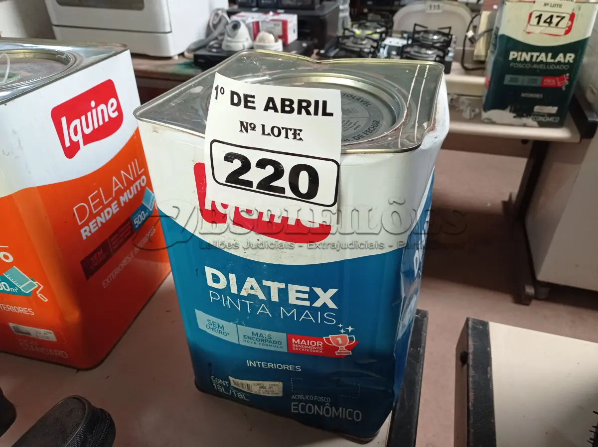 LOTE 220 - 01 LATA DE TINTA IQUINE DIATEX PINTA MAIS 18L FOSCO BASE “P”. (NO ESTADO) ATENÇÃO! FAZER A VISITAÇÃO ANTES DE ARREMATAR, NÃO SABEMOS SE FUNCIONA. LEILÃO NÃO TEM GARANTIA E NEM DEVOLUÇÃO, SUJEITO A POSSÍVEIS AVARIAS VISÍVEIS/OCULTAS E/OU AUSÊNCIA DE COMPONENTES.