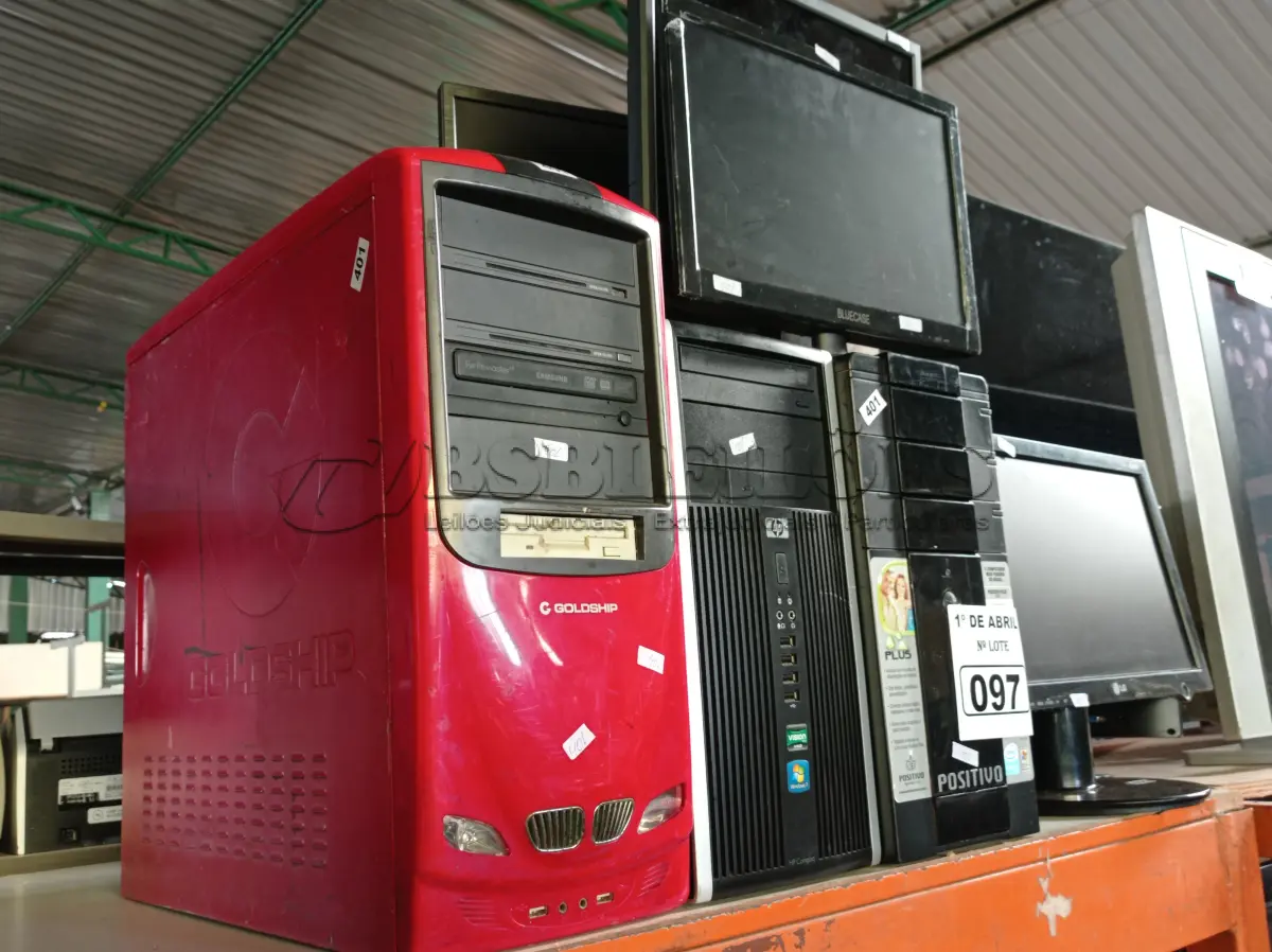 LOTE 097 - 03 CPU’S E 08 MONITORES MARCAS E MODELOS DIVERSOS PARA RETIRADA DE PEÇAS. (NO ESTADO) ATENÇÃO! FAZER A VISITAÇÃO ANTES DE ARREMATAR, NÃO SABEMOS SE FUNCIONA. LEILÃO NÃO TEM GARANTIA E NEM DEVOLUÇÃO, SUJEITO A POSSÍVEIS AVARIAS VISÍVEIS/OCULTAS E/OU AUSÊNCIA DE COMPONENTES.