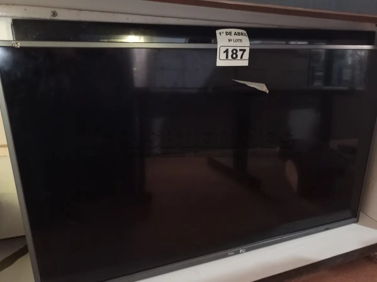 LOTE 187 - 02 TV’S MARCAS E MODELOS DIVERSOS PARA RETIRADA DE PEÇAS. (NO ESTADO) ATENÇÃO! FAZER A VISITAÇÃO ANTES DE ARREMATAR, NÃO SABEMOS SE FUNCIONA. LEILÃO NÃO TEM GARANTIA E NEM DEVOLUÇÃO, SUJEITO A POSSÍVEIS AVARIAS VISÍVEIS/OCULTAS E/OU AUSÊNCIA DE COMPONENTES.