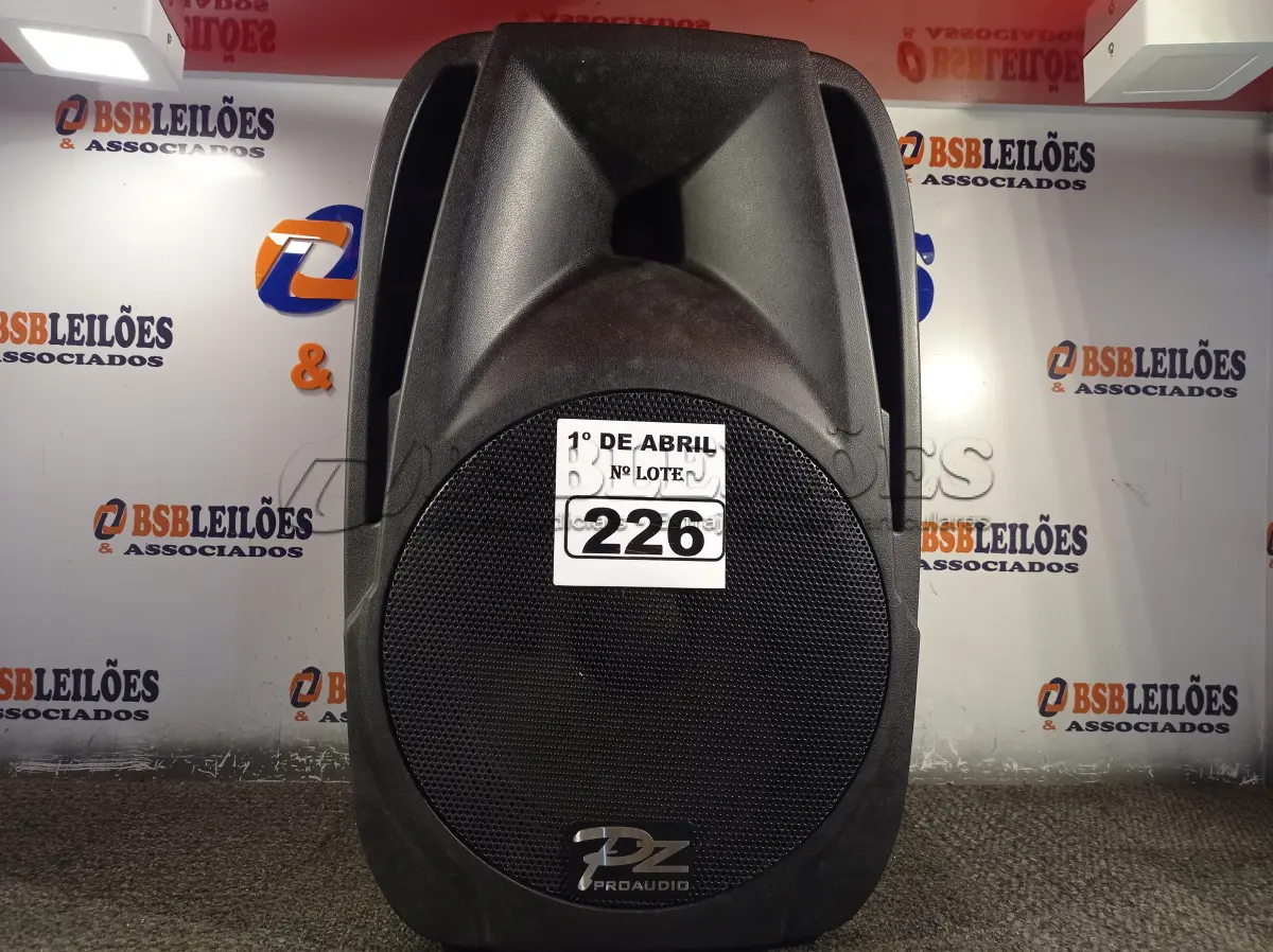 LOTE 226 - 01 CAIXA DE SOM PZ PROPASSIVE MODELO PX-12. (NO ESTADO) ATENÇÃO! FAZER A VISITAÇÃO ANTES DE ARREMATAR, NÃO SABEMOS SE FUNCIONA. LEILÃO NÃO TEM GARANTIA E NEM DEVOLUÇÃO, SUJEITO A POSSÍVEIS AVARIAS VISÍVEIS/OCULTAS E/OU AUSÊNCIA DE COMPONENTES.