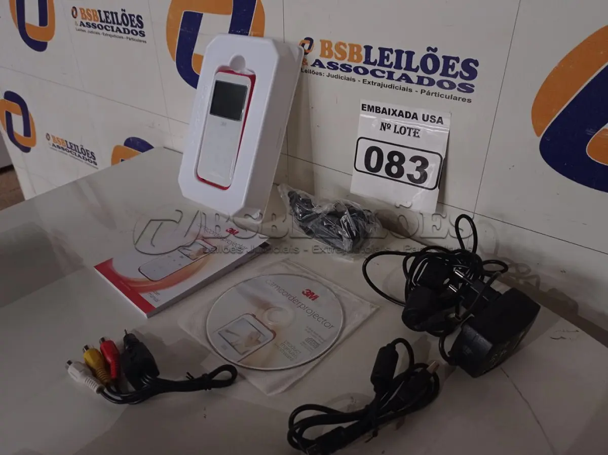 LOTE 083 - 01 PROJETOR FILMADORA 3M. (NO ESTADO) (CAMCORDER) AV9701Y