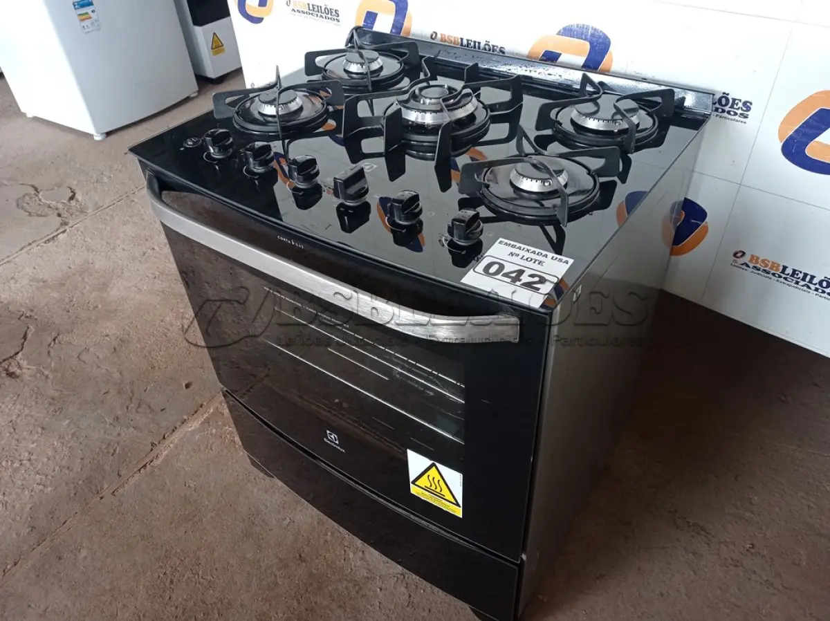 LOTE 042 - 01 FOGÃO 05 BOCAS ELECTROLUX 110/220V. (STOV 5 FLAMES) (NO ESTADO) BF8678P