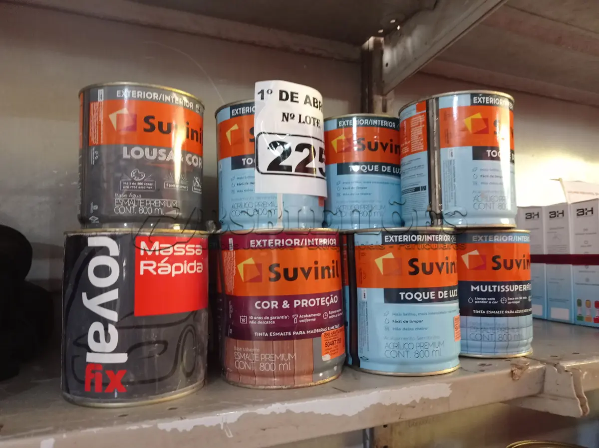 LOTE 225 - 13 LATAS DE TINTA SUVINIL 800ML DIVERSAS. (NO ESTADO) ATENÇÃO! FAZER A VISITAÇÃO ANTES DE ARREMATAR, NÃO SABEMOS SE FUNCIONA. LEILÃO NÃO TEM GARANTIA E NEM DEVOLUÇÃO, SUJEITO A POSSÍVEIS AVARIAS VISÍVEIS/OCULTAS E/OU AUSÊNCIA DE COMPONENTES.