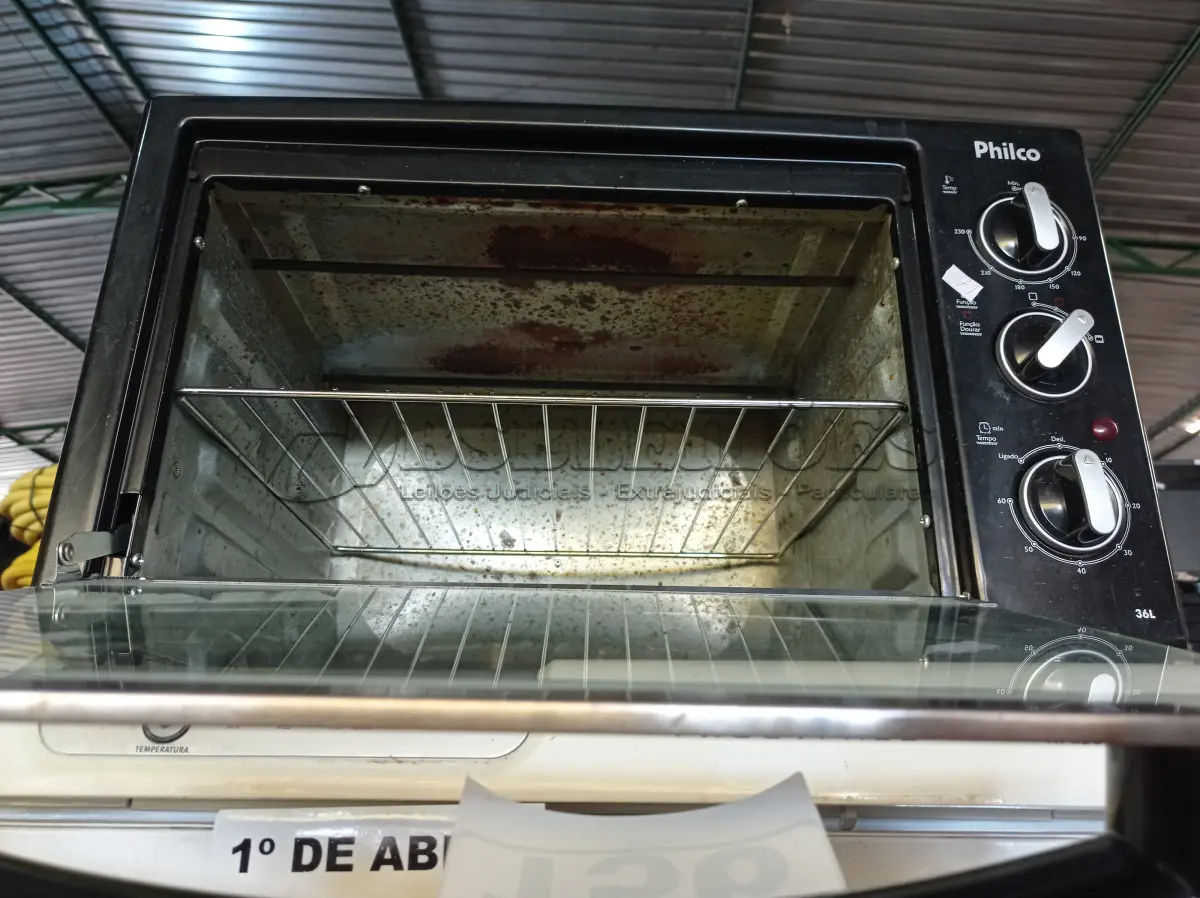 LOTE 156 - 01 FORNO ELÉTRICO MARCA PHILCO. (NO ESTADO) ATENÇÃO! FAZER A VISITAÇÃO ANTES DE ARREMATAR, NÃO SABEMOS SE FUNCIONA. LEILÃO NÃO TEM GARANTIA E NEM DEVOLUÇÃO, SUJEITO A POSSÍVEIS AVARIAS VISÍVEIS/OCULTAS E/OU AUSÊNCIA DE COMPONENTES.