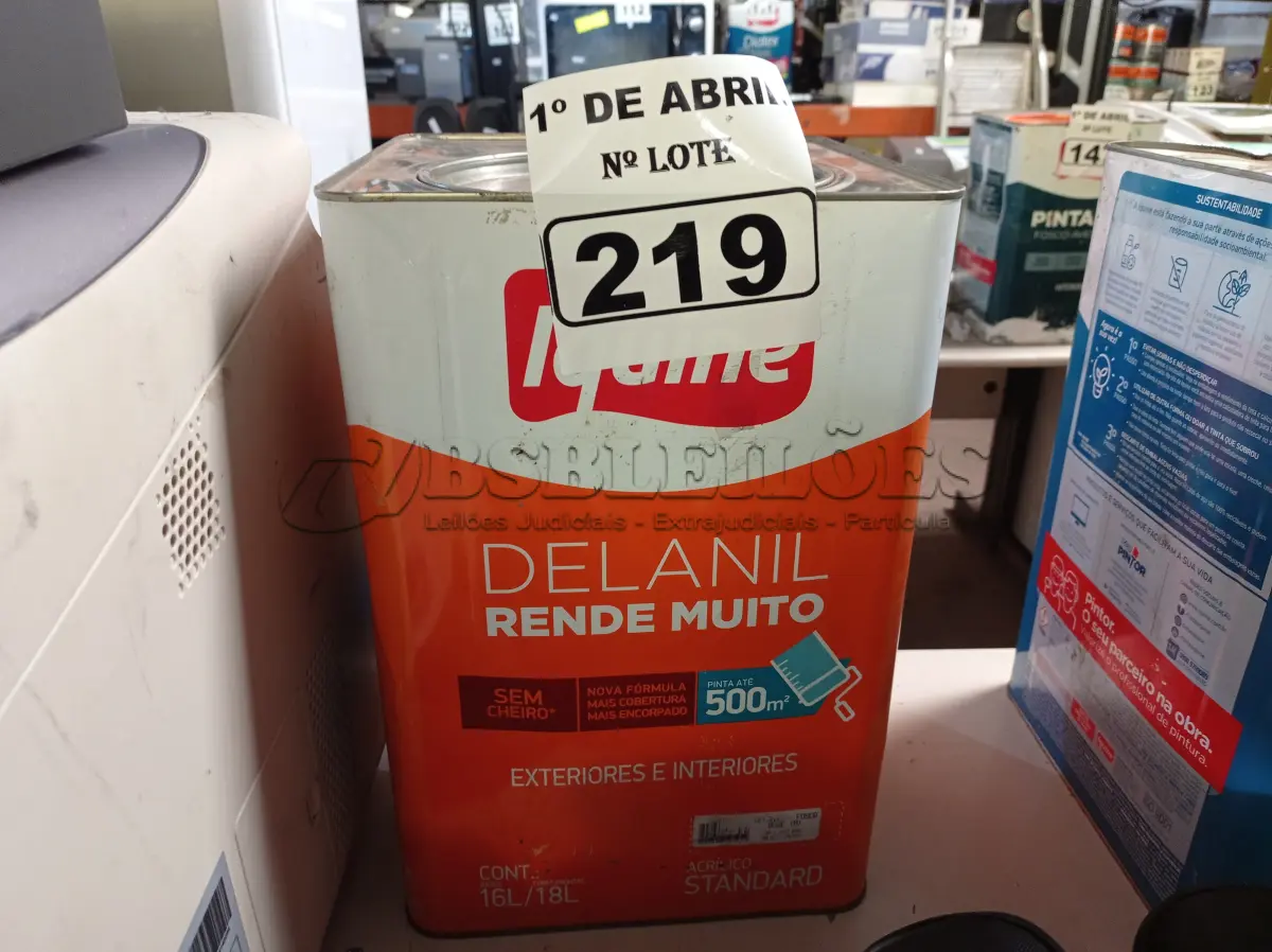LOTE 219 - 01 LATA DE TINTA IQUINE DELANIL RENDE MUITO 18L FOSCO BASE “M”. (NO ESTADO) ATENÇÃO! FAZER A VISITAÇÃO ANTES DE ARREMATAR, NÃO SABEMOS SE FUNCIONA. LEILÃO NÃO TEM GARANTIA E NEM DEVOLUÇÃO, SUJEITO A POSSÍVEIS AVARIAS VISÍVEIS/OCULTAS E/OU AUSÊNCIA DE COMPONENTES.