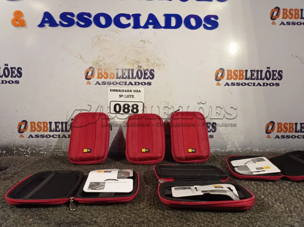 LOTE 088 - 06 PORTA ESTOJO PARA HD. (CASE HD) (NO ESTADO).