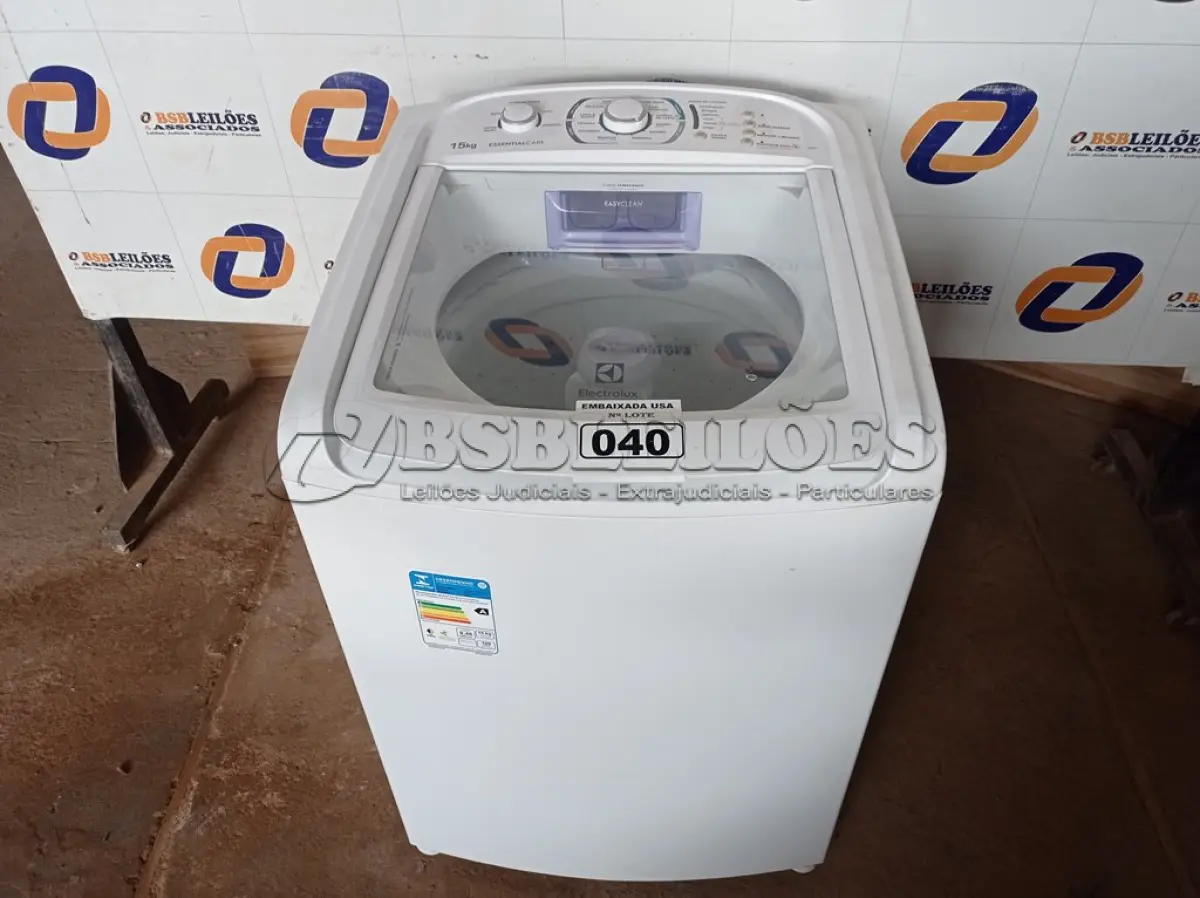 LOTE 040 - 01 MÁQUINA DE LAVAR ROUPAS 15KG ELECTROLUX 220V MODELO: LE515 (WASHER MACHINE) (NO ESTADO) BF8677X