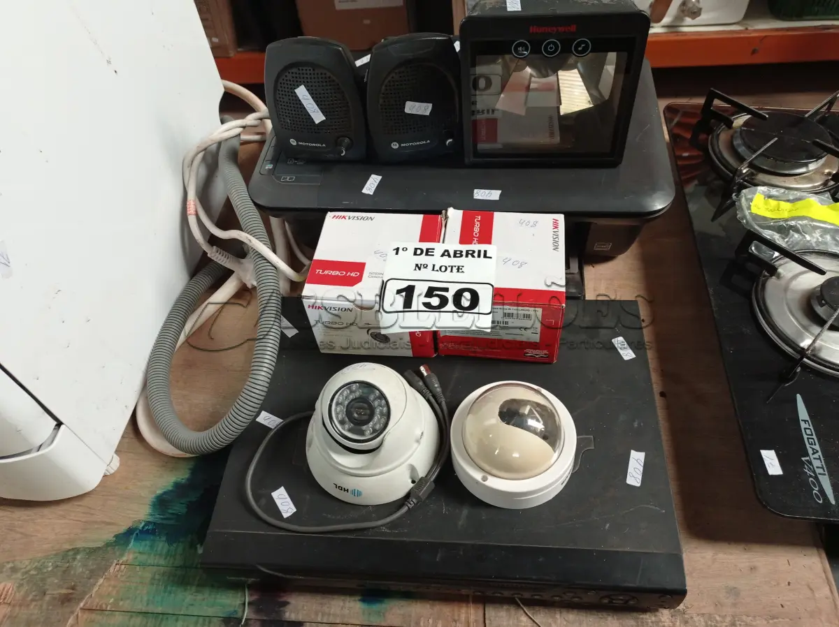 LOTE 150 - 01 DVR, 04 CÂMERAS, 01 LEITOR DE CÓDIGO DE BARRAS, 01 IMPRESSORA JATO DE TINTA E 02 CAIXINHAS DE SOM. (NO ESTADO) ATENÇÃO! FAZER A VISITAÇÃO ANTES DE ARREMATAR, NÃO SABEMOS SE FUNCIONA. LEILÃO NÃO TEM GARANTIA E NEM DEVOLUÇÃO, SUJEITO A POSSÍVEIS AVARIAS VISÍVEIS/OCULTAS E/OU AUSÊNCIA DE COMPONENTES.