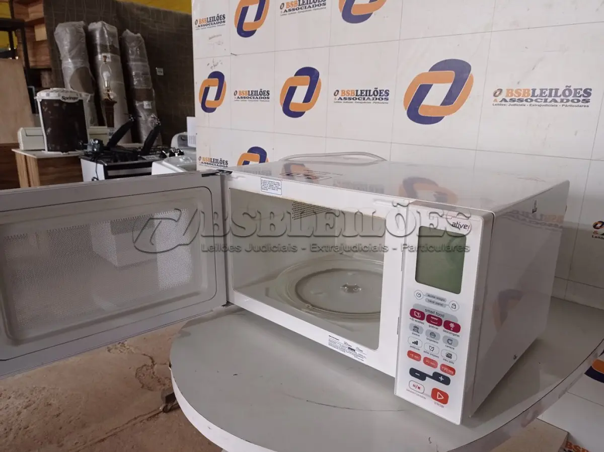 LOTE 075 - 01 MICRO-ONDAS BRASTEMP 30L 220V MODELO: BMF45ABBNA. (MICROWAVE) (NO ESTADO) AV9547L