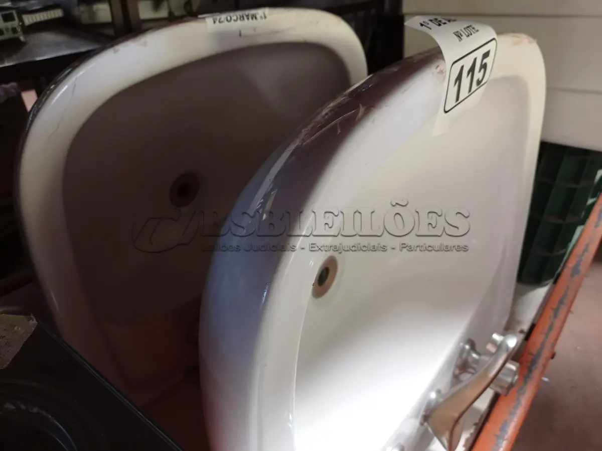 LOTE 115 - 02 CUBAS PARA LAVATÓRIO. (NO ESTADO) ATENÇÃO! FAZER A VISITAÇÃO ANTES DE ARREMATAR, NÃO SABEMOS SE FUNCIONA. LEILÃO NÃO TEM GARANTIA E NEM DEVOLUÇÃO, SUJEITO A POSSÍVEIS AVARIAS VISÍVEIS/OCULTAS E/OU AUSÊNCIA DE COMPONENTES.