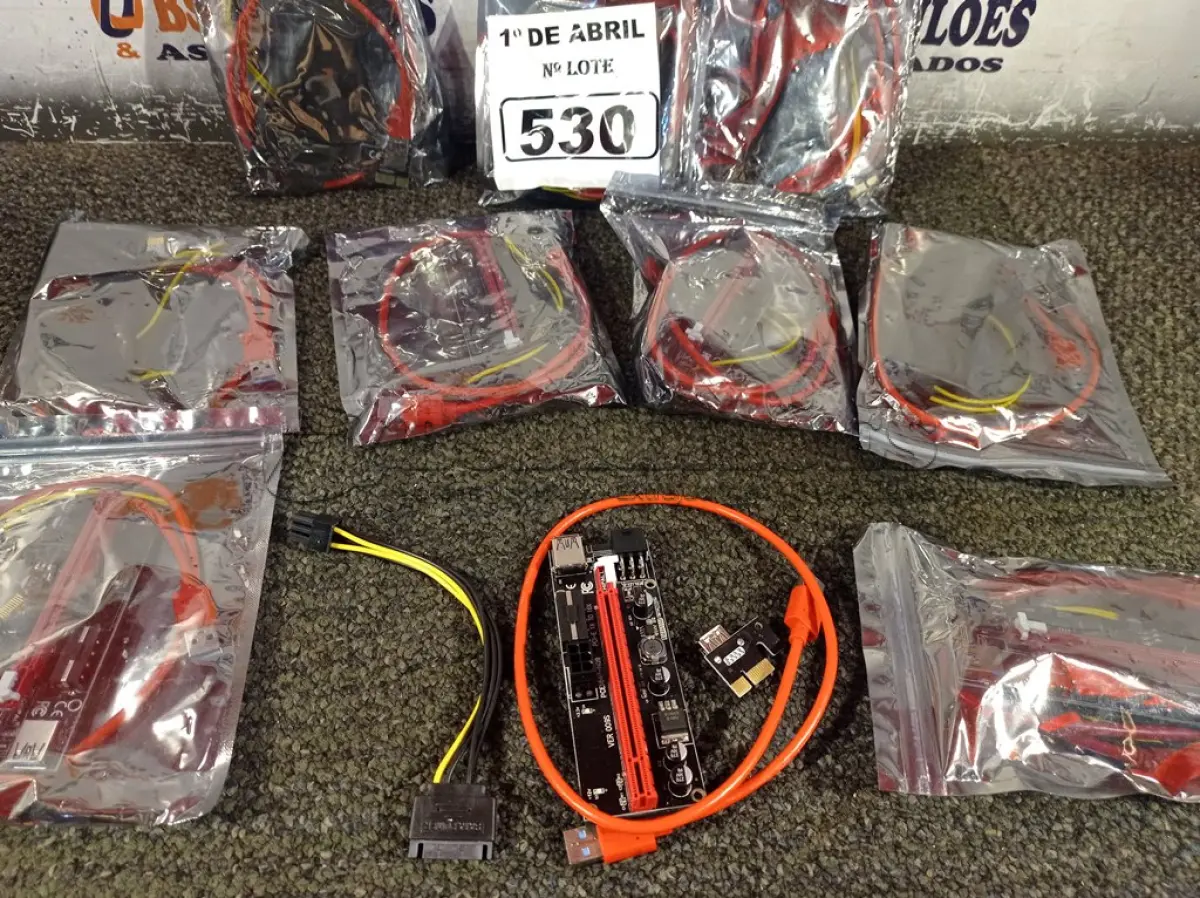LOTE 530 - 01 LOTE COM VÁRIAS PLACAS PCI USB. (NO ESTADO) ATENÇÃO! FAZER A VISITAÇÃO ANTES DE ARREMATAR, NÃO SABEMOS SE FUNCIONA. LEILÃO NÃO TEM GARANTIA E NEM DEVOLUÇÃO, SUJEITO A POSSÍVEIS AVARIAS VISÍVEIS/OCULTAS E/OU AUSÊNCIA DE COMPONENTES.