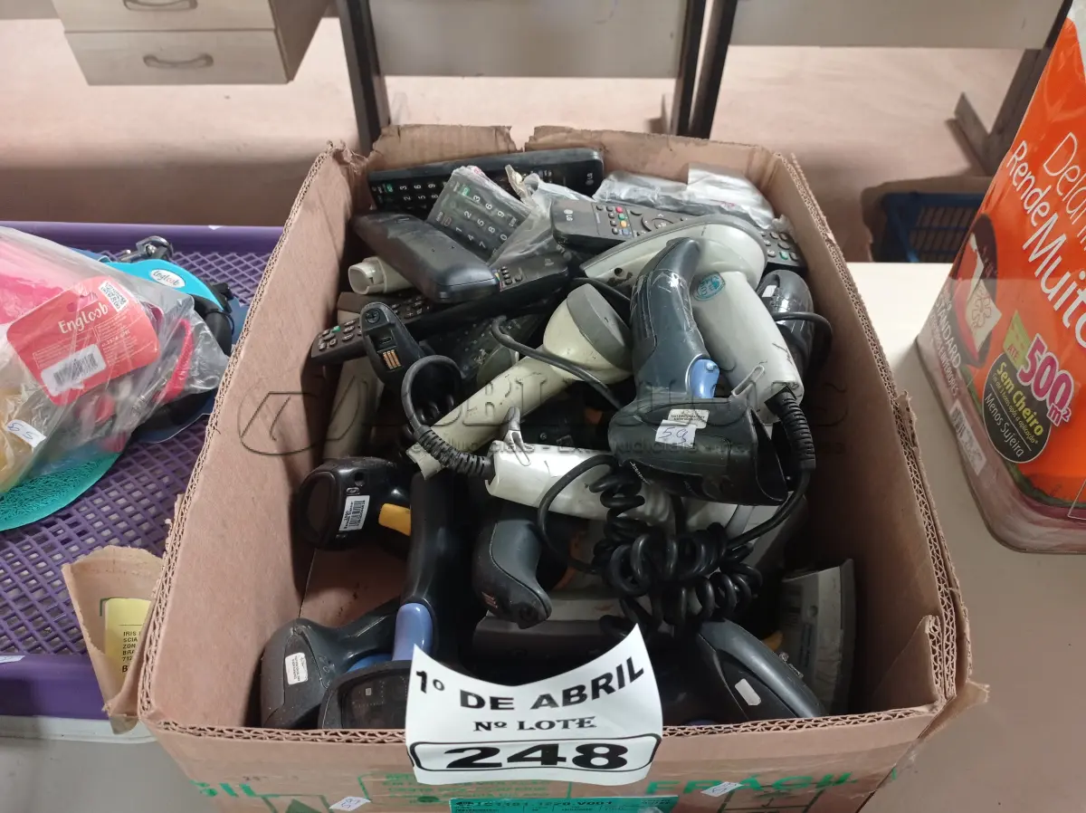 LOTE 248 - 01 LOTE COM VÁRIOS LEITORES DE CÓDIGO DE BARRAS. (NO ESTADO) ATENÇÃO! FAZER A VISITAÇÃO ANTES DE ARREMATAR, NÃO SABEMOS SE FUNCIONA. LEILÃO NÃO TEM GARANTIA E NEM DEVOLUÇÃO, SUJEITO A POSSÍVEIS AVARIAS VISÍVEIS/OCULTAS E/OU AUSÊNCIA DE COMPONENTES.