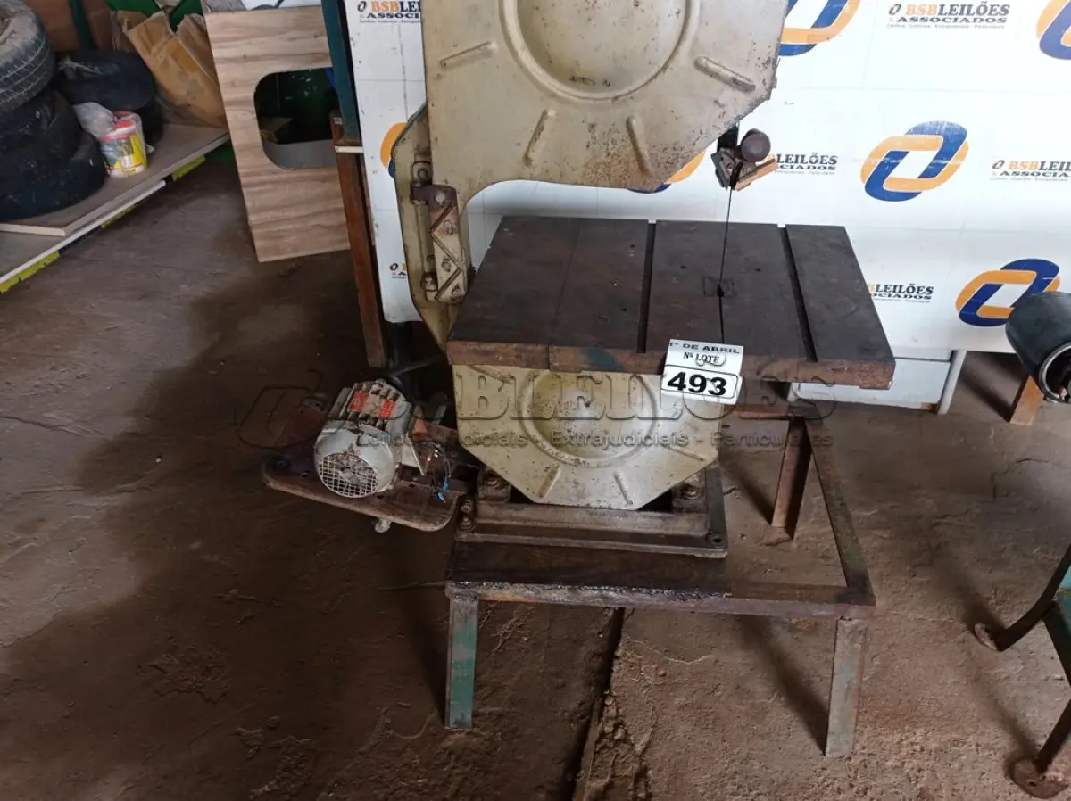 LOTE 493 - 01 SERRA FITA PARA MARCENARIA. (NO ESTADO) ATENÇÃO! FAZER A VISITAÇÃO ANTES DE ARREMATAR, NÃO SABEMOS SE FUNCIONA. LEILÃO NÃO TEM GARANTIA E NEM DEVOLUÇÃO, SUJEITO A POSSÍVEIS AVARIAS VISÍVEIS/OCULTAS E/OU AUSÊNCIA DE COMPONENTES.