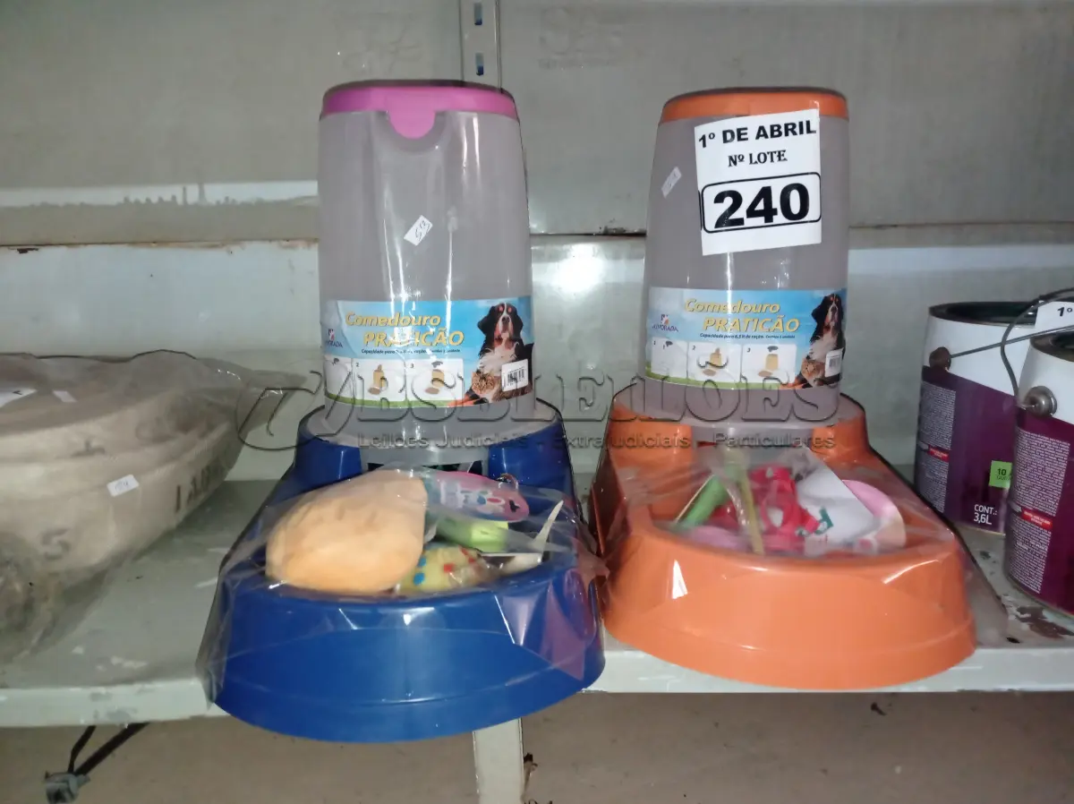 LOTE 240 - 01 LOTE COM VÁRIOS ACESSÓRIOS PARA PET’S. (NO ESTADO) ATENÇÃO! FAZER A VISITAÇÃO ANTES DE ARREMATAR, NÃO SABEMOS SE FUNCIONA. LEILÃO NÃO TEM GARANTIA E NEM DEVOLUÇÃO, SUJEITO A POSSÍVEIS AVARIAS VISÍVEIS/OCULTAS E/OU AUSÊNCIA DE COMPONENTES.