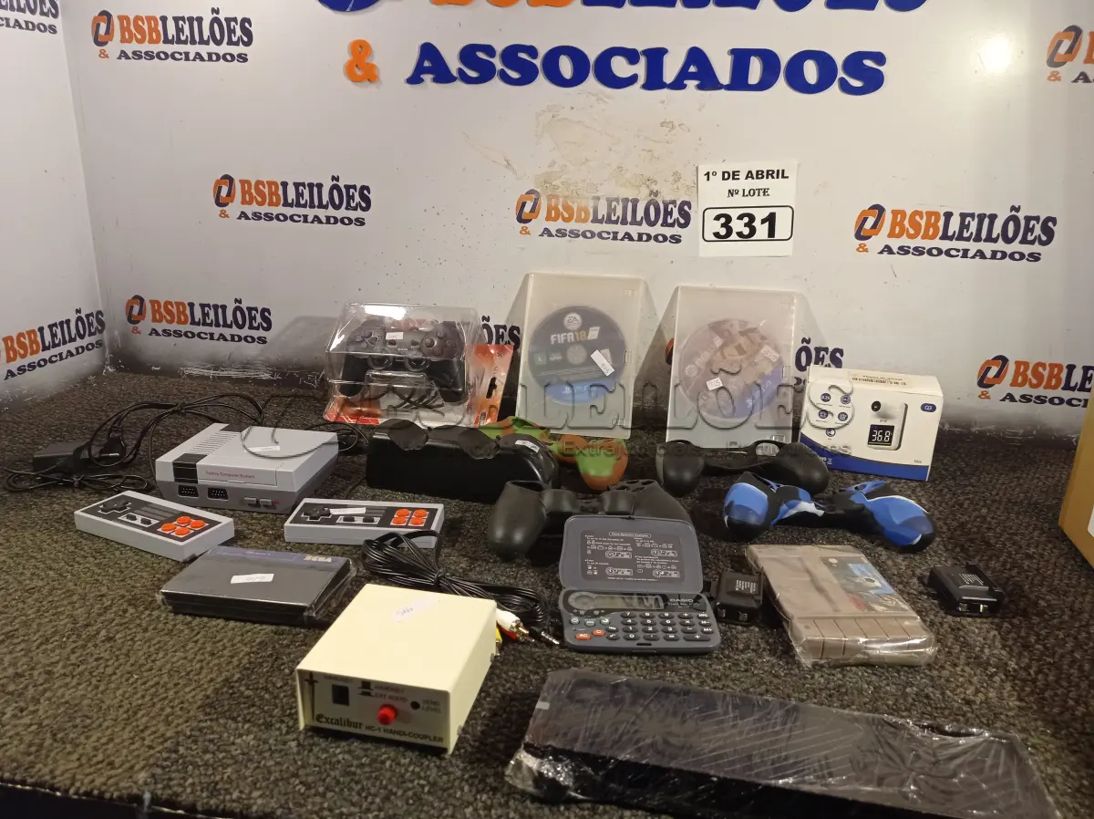 LOTE 331 - 01 LOTE COM PERIFÉRICOS DIVERSOS PARA VIDEOGAME. (NO ESTADO) ATENÇÃO! FAZER A VISITAÇÃO ANTES DE ARREMATAR, NÃO SABEMOS SE FUNCIONA. LEILÃO NÃO TEM GARANTIA E NEM DEVOLUÇÃO, SUJEITO A POSSÍVEIS AVARIAS VISÍVEIS/OCULTAS E/OU AUSÊNCIA DE COMPONENTES.