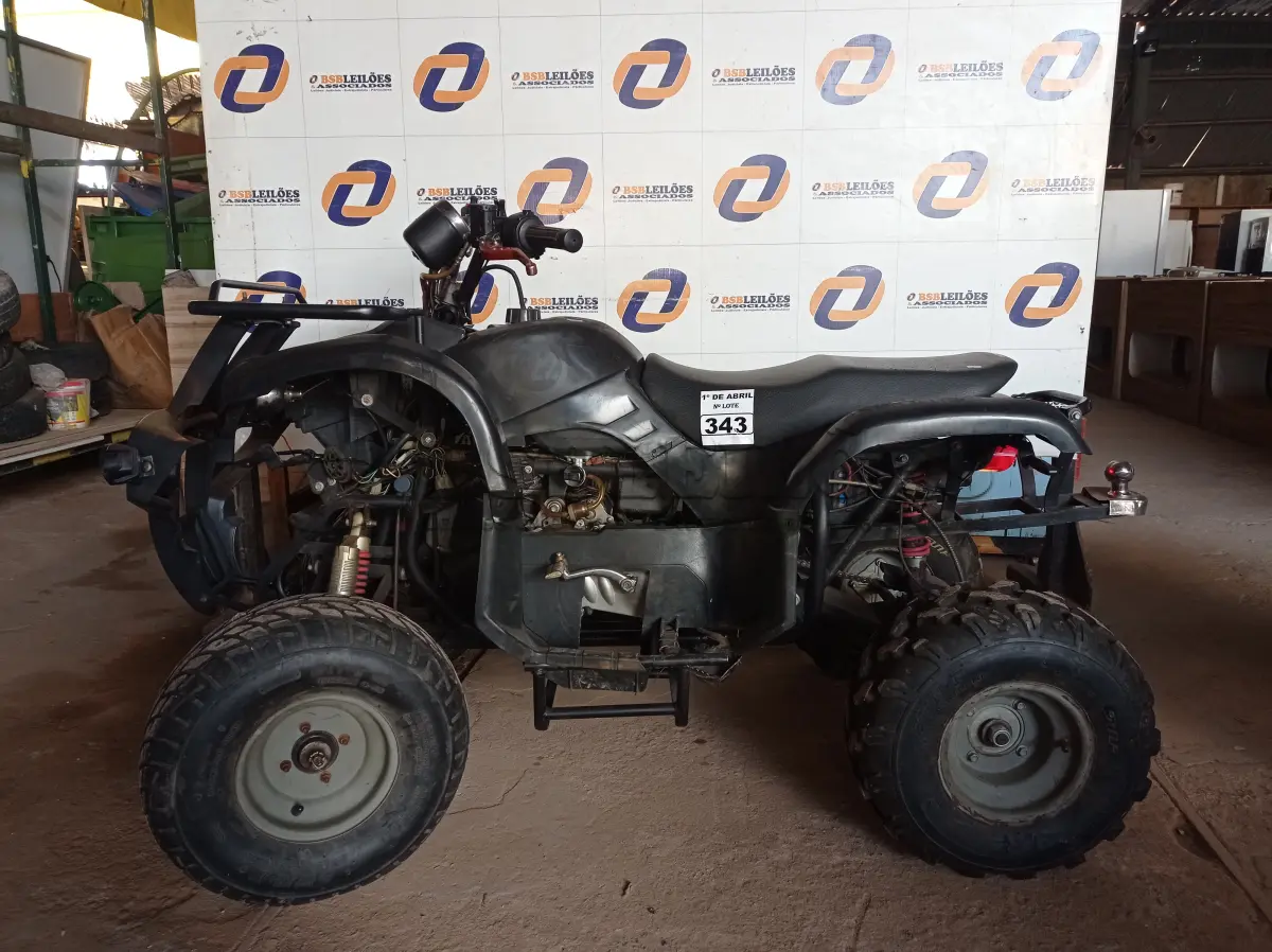 LOTE 343 - 01 QUADRICICLO 200CC. (NO ESTADO) ATENÇÃO! FAZER A VISITAÇÃO ANTES DE ARREMATAR, NÃO SABEMOS SE FUNCIONA. LEILÃO NÃO TEM GARANTIA E NEM DEVOLUÇÃO, SUJEITO A POSSÍVEIS AVARIAS VISÍVEIS/OCULTAS E/OU AUSÊNCIA DE COMPONENTES.