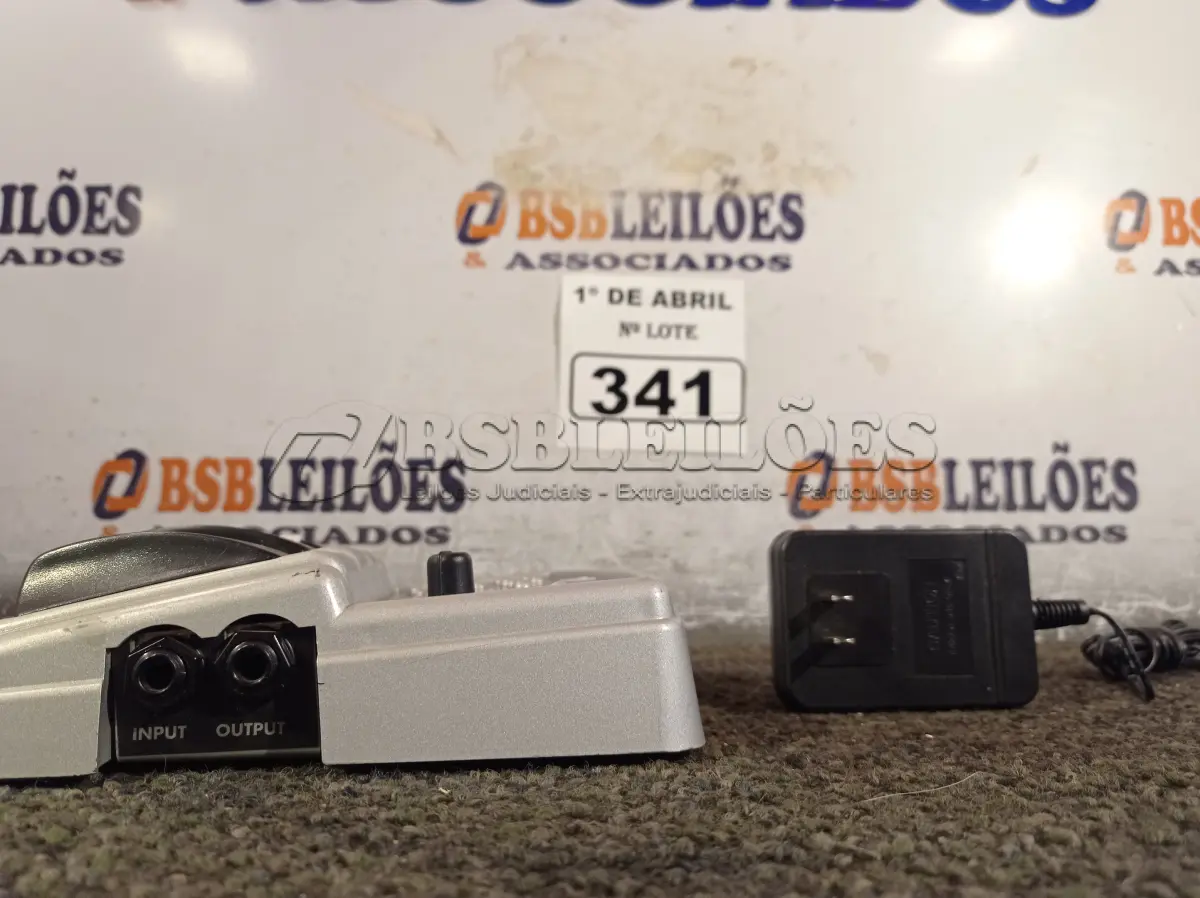 LOTE 341 - 01 PEDALEIRA PARA GUITARRA. (NO ESTADO) ATENÇÃO! FAZER A VISITAÇÃO ANTES DE ARREMATAR, NÃO SABEMOS SE FUNCIONA. LEILÃO NÃO TEM GARANTIA E NEM DEVOLUÇÃO, SUJEITO A POSSÍVEIS AVARIAS VISÍVEIS/OCULTAS E/OU AUSÊNCIA DE COMPONENTES.
