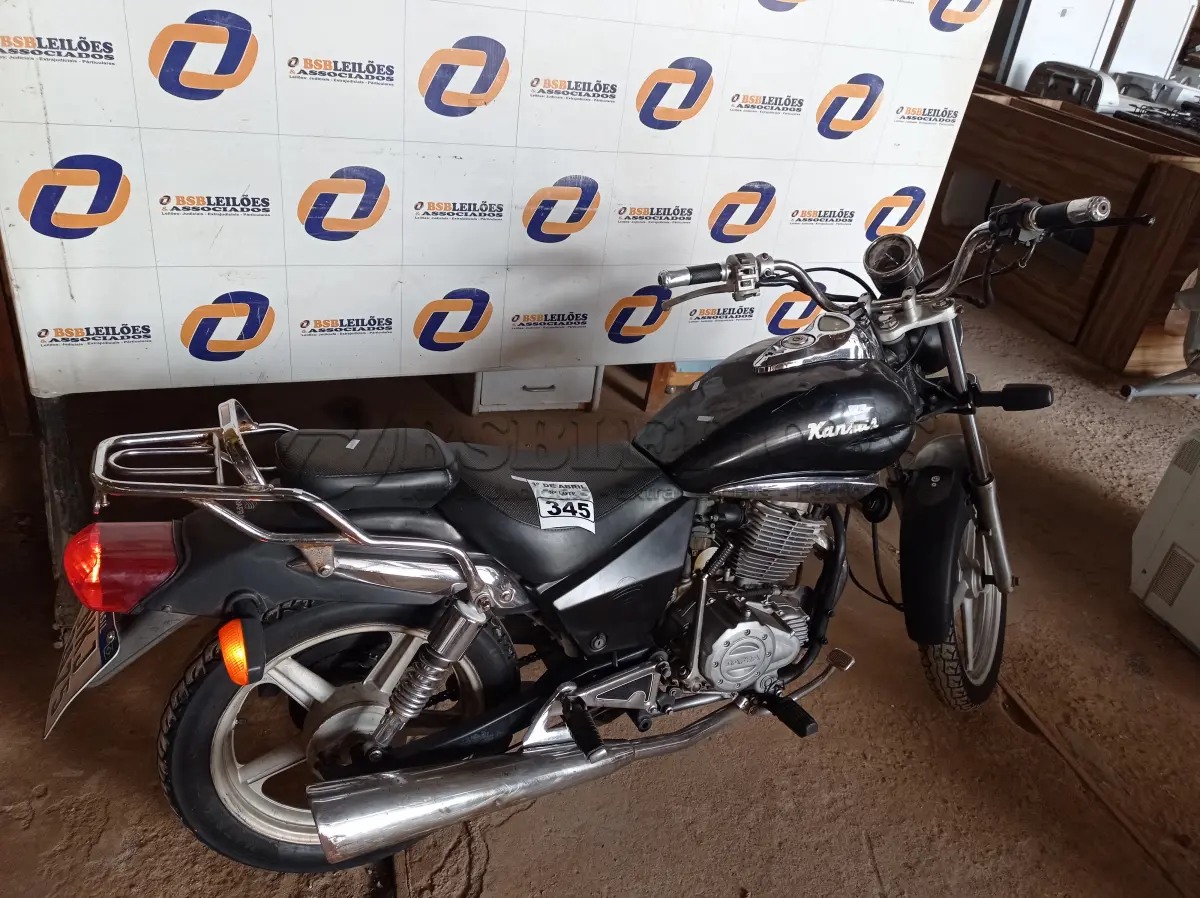 LOTE 345 - 01 MOTO KANSAS 150 ANO/MODELO 2008 NA COR PRETA. (NO ESTADO) ATENÇÃO! FAZER A VISITAÇÃO ANTES DE ARREMATAR, NÃO SABEMOS SE FUNCIONA. LEILÃO NÃO TEM GARANTIA E NEM DEVOLUÇÃO, SUJEITO A POSSÍVEIS AVARIAS VISÍVEIS/OCULTAS E/OU AUSÊNCIA DE COMPONENTES.