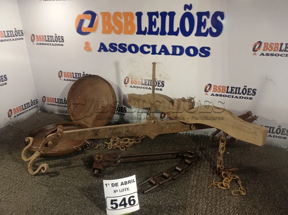 LOTE 546 - 01 BALANÇA ANTIGA. (NO ESTADO) ATENÇÃO! FAZER A VISITAÇÃO ANTES DE ARREMATAR, NÃO SABEMOS SE FUNCIONA. LEILÃO NÃO TEM GARANTIA E NEM DEVOLUÇÃO, SUJEITO A POSSÍVEIS AVARIAS VISÍVEIS/OCULTAS E/OU AUSÊNCIA DE COMPONENTES.