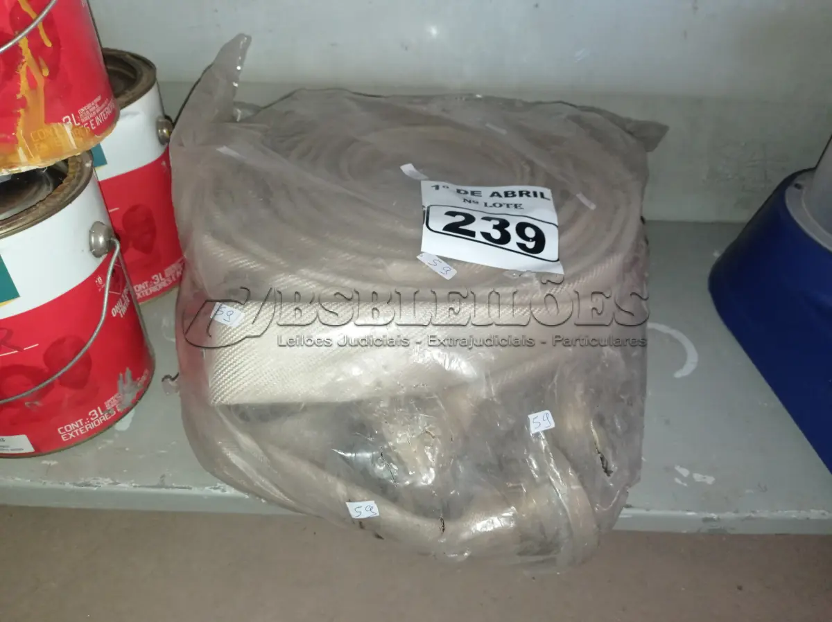 LOTE 239 - 02 ROLOS DE MANGUEIRA DE INCÊNDIO. (NO ESTADO) ATENÇÃO! FAZER A VISITAÇÃO ANTES DE ARREMATAR, NÃO SABEMOS SE FUNCIONA. LEILÃO NÃO TEM GARANTIA E NEM DEVOLUÇÃO, SUJEITO A POSSÍVEIS AVARIAS VISÍVEIS/OCULTAS E/OU AUSÊNCIA DE COMPONENTES.