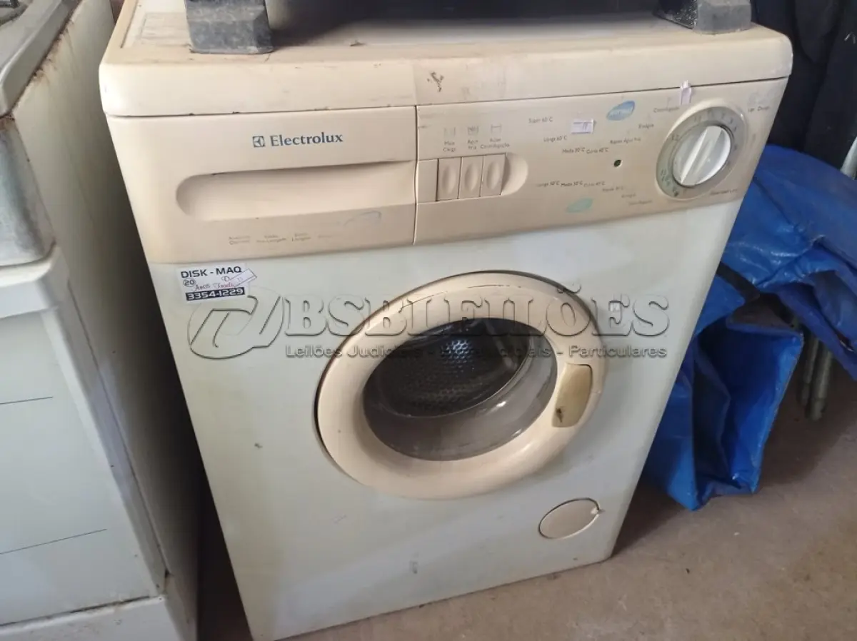 LOTE 519 - 01 FOGÃO A GÁS 04 BOCAS E 01 LAVADORA DE ROUPAS PARA RETIRADA DE PEÇAS. (NO ESTADO) ATENÇÃO! FAZER A VISITAÇÃO ANTES DE ARREMATAR, NÃO SABEMOS SE FUNCIONA. LEILÃO NÃO TEM GARANTIA E NEM DEVOLUÇÃO, SUJEITO A POSSÍVEIS AVARIAS VISÍVEIS/OCULTAS E/OU AUSÊNCIA DE COMPONENTES.