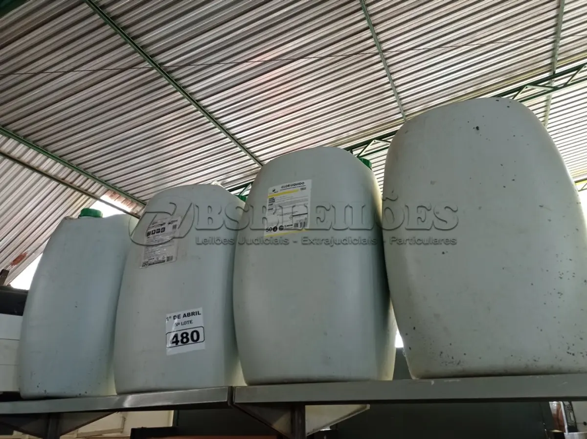 LOTE 480 - 04 BOMBONAS DE 50L. (NO ESTADO) ATENÇÃO! FAZER A VISITAÇÃO ANTES DE ARREMATAR, NÃO SABEMOS SE FUNCIONA. LEILÃO NÃO TEM GARANTIA E NEM DEVOLUÇÃO, SUJEITO A POSSÍVEIS AVARIAS VISÍVEIS/OCULTAS E/OU AUSÊNCIA DE COMPONENTES.