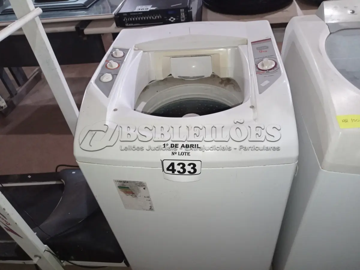 LOTE 433 - 01 LAVADORA MARCA BRASTEMP 9KG 220V COM AVARIAS. (NO ESTADO) ATENÇÃO! FAZER A VISITAÇÃO ANTES DE ARREMATAR, NÃO SABEMOS SE FUNCIONA. LEILÃO NÃO TEM GARANTIA E NEM DEVOLUÇÃO, SUJEITO A POSSÍVEIS AVARIAS VISÍVEIS/OCULTAS E/OU AUSÊNCIA DE COMPONENTES.