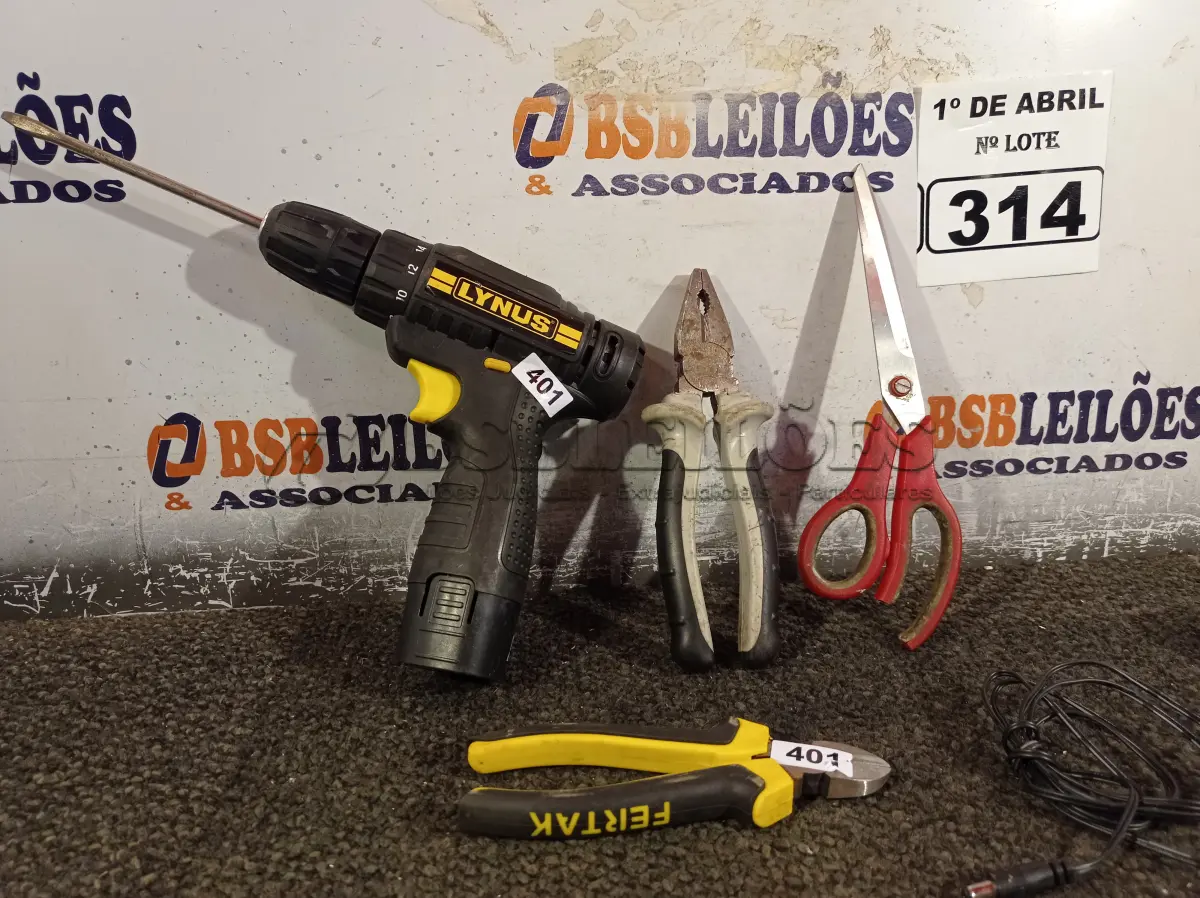 LOTE 314 - 02 ALICATES, 01 PARAFUSADEIRA E 01 TESOURA. (NO ESTADO) ATENÇÃO! FAZER A VISITAÇÃO ANTES DE ARREMATAR, NÃO SABEMOS SE FUNCIONA. LEILÃO NÃO TEM GARANTIA E NEM DEVOLUÇÃO, SUJEITO A POSSÍVEIS AVARIAS VISÍVEIS/OCULTAS E/OU AUSÊNCIA DE COMPONENTES.