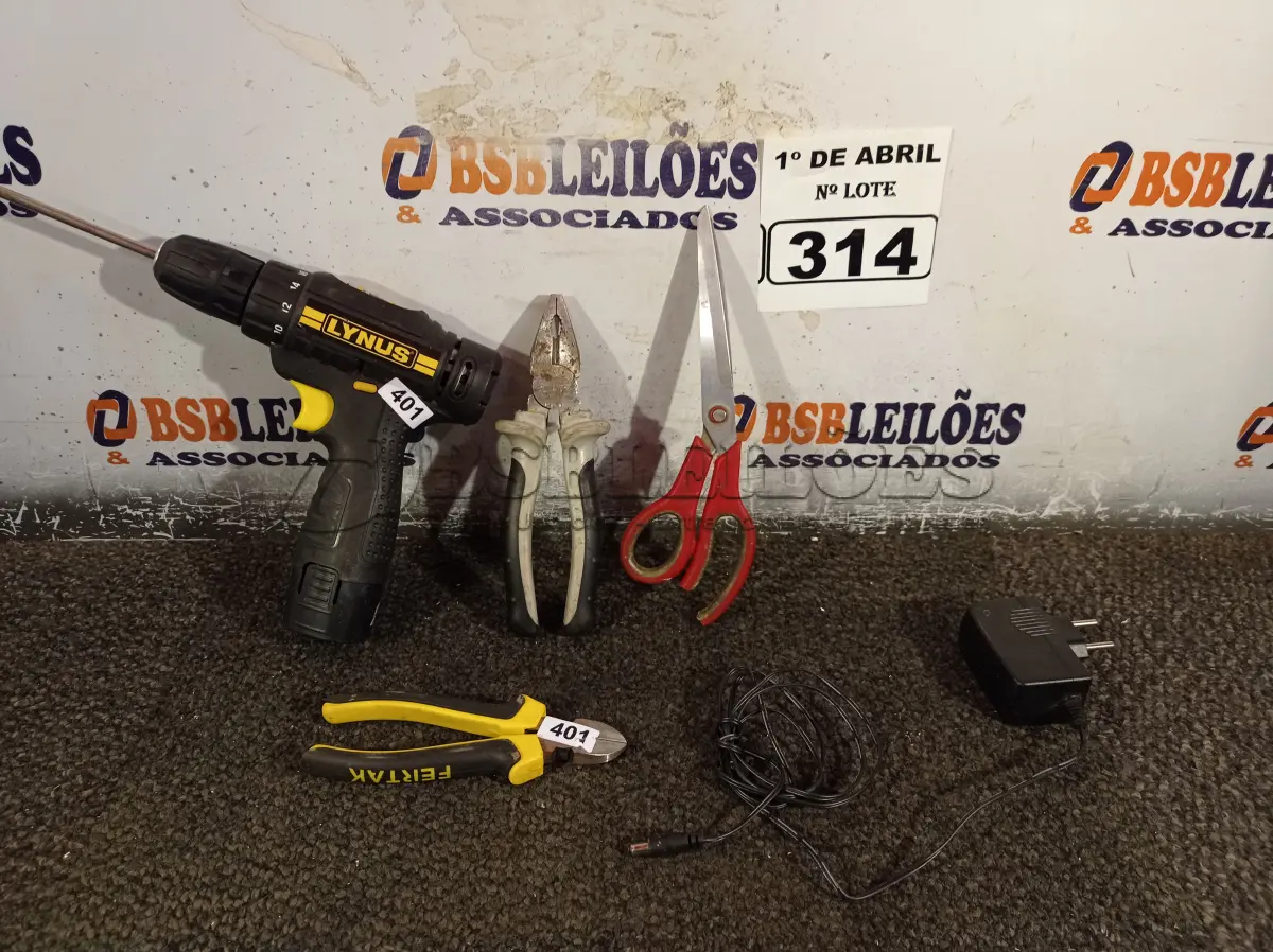 LOTE 314 - 02 ALICATES, 01 PARAFUSADEIRA E 01 TESOURA. (NO ESTADO) ATENÇÃO! FAZER A VISITAÇÃO ANTES DE ARREMATAR, NÃO SABEMOS SE FUNCIONA. LEILÃO NÃO TEM GARANTIA E NEM DEVOLUÇÃO, SUJEITO A POSSÍVEIS AVARIAS VISÍVEIS/OCULTAS E/OU AUSÊNCIA DE COMPONENTES.