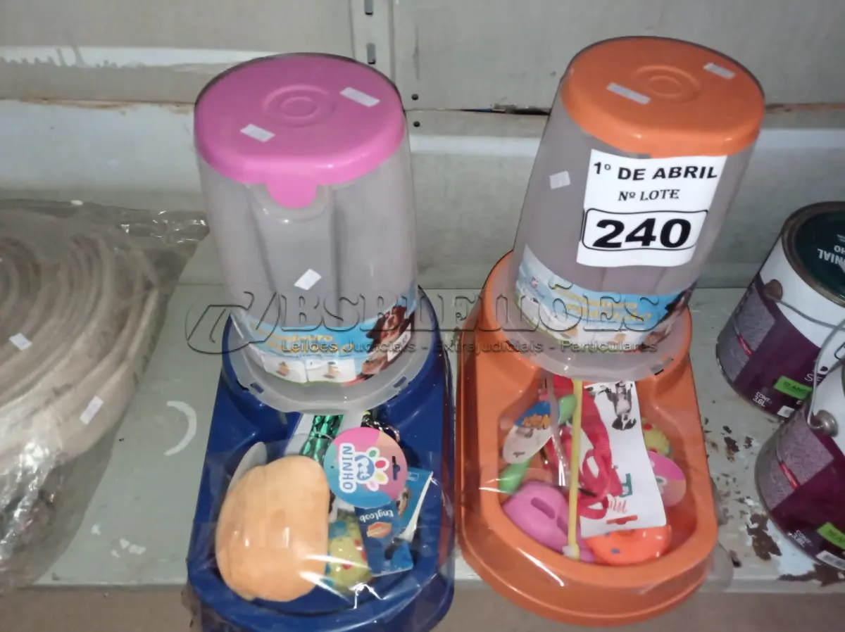 LOTE 240 - 01 LOTE COM VÁRIOS ACESSÓRIOS PARA PET’S. (NO ESTADO) ATENÇÃO! FAZER A VISITAÇÃO ANTES DE ARREMATAR, NÃO SABEMOS SE FUNCIONA. LEILÃO NÃO TEM GARANTIA E NEM DEVOLUÇÃO, SUJEITO A POSSÍVEIS AVARIAS VISÍVEIS/OCULTAS E/OU AUSÊNCIA DE COMPONENTES.