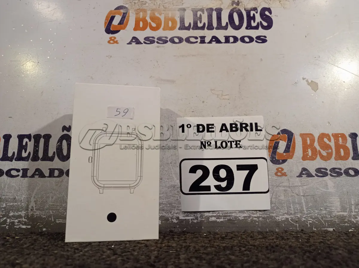 LOTE 297 - 01 RELÓGIO SMART WATCH. (NO ESTADO) ATENÇÃO! FAZER A VISITAÇÃO ANTES DE ARREMATAR, NÃO SABEMOS SE FUNCIONA. LEILÃO NÃO TEM GARANTIA E NEM DEVOLUÇÃO, SUJEITO A POSSÍVEIS AVARIAS VISÍVEIS/OCULTAS E/OU AUSÊNCIA DE COMPONENTES.