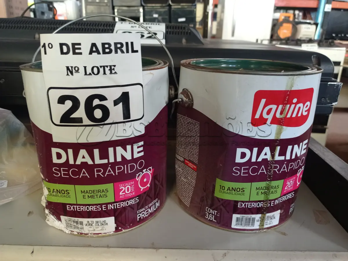 LOTE 261 - 02 GALÕES DE ESMALTE SINTÉTICO IQUINE DIALINE 3,6L NA COR VERDE COLONIAL. (NO ESTADO) ATENÇÃO! FAZER A VISITAÇÃO ANTES DE ARREMATAR, NÃO SABEMOS SE FUNCIONA. LEILÃO NÃO TEM GARANTIA E NEM DEVOLUÇÃO, SUJEITO A POSSÍVEIS AVARIAS VISÍVEIS/OCULTAS E/OU AUSÊNCIA DE COMPONENTES.